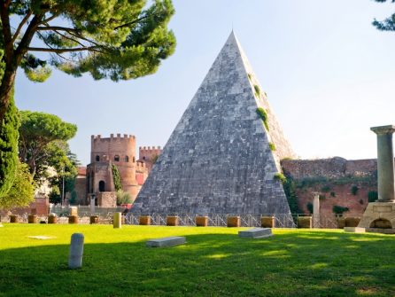 Пирамида Гая Цестия, Рим
